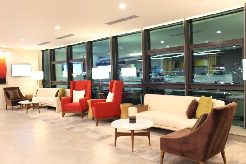 ไฮแอท เพลซ แอร์พอร์ต โรงแรม 4*