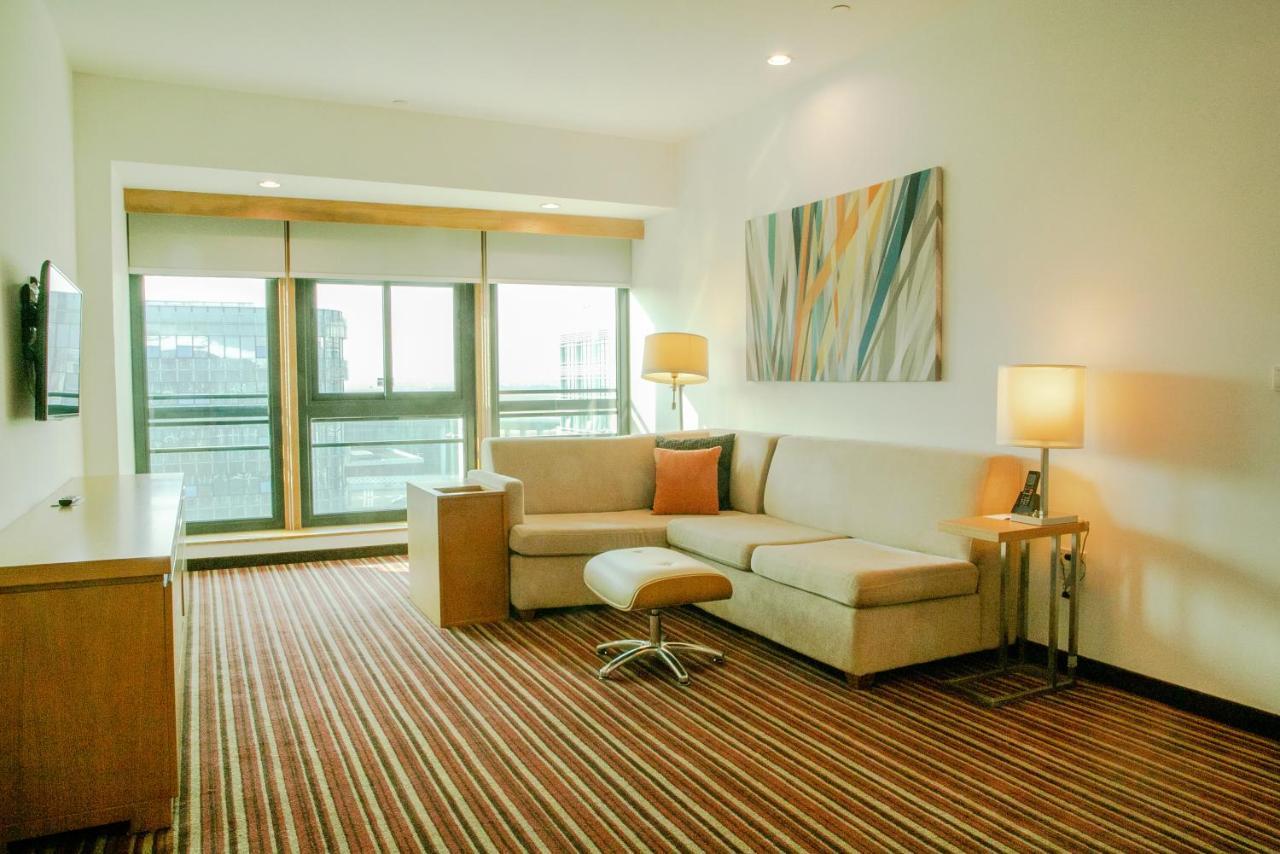 ไฮแอท เพลซ แอร์พอร์ต โรงแรม 4*