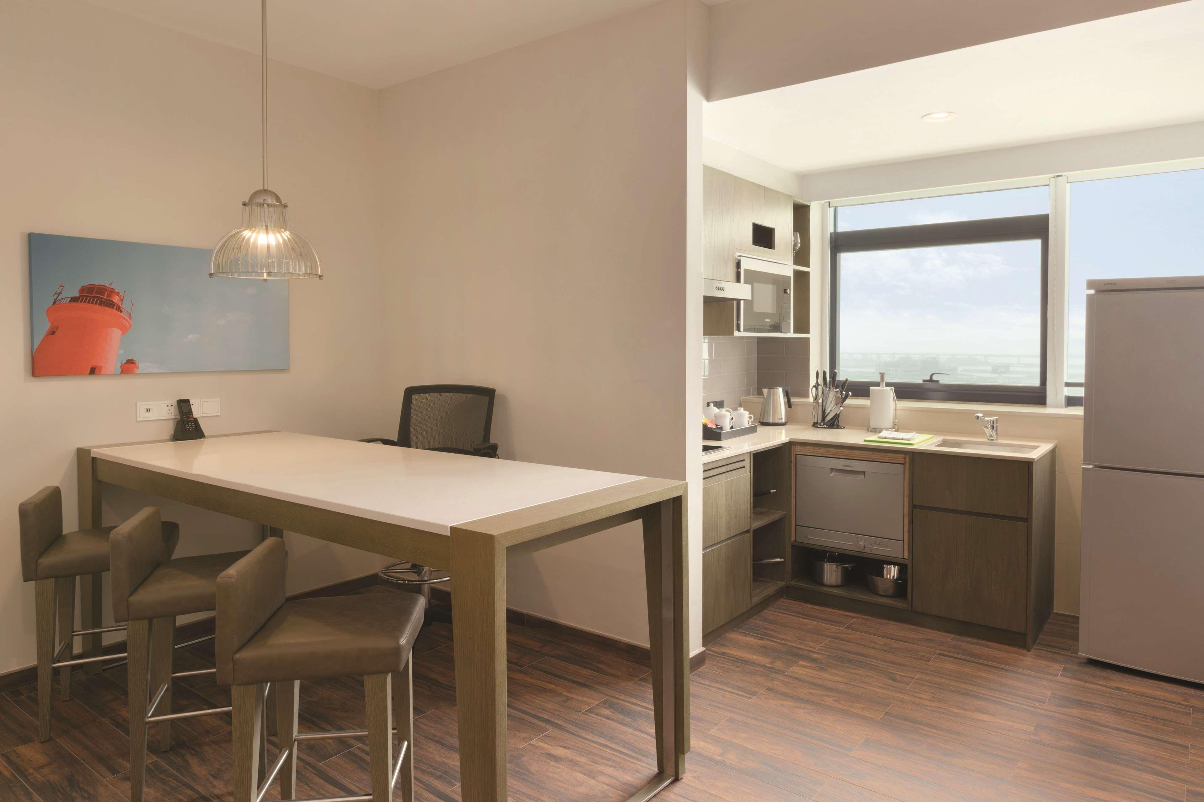 Hyatt Place Airport Hotel