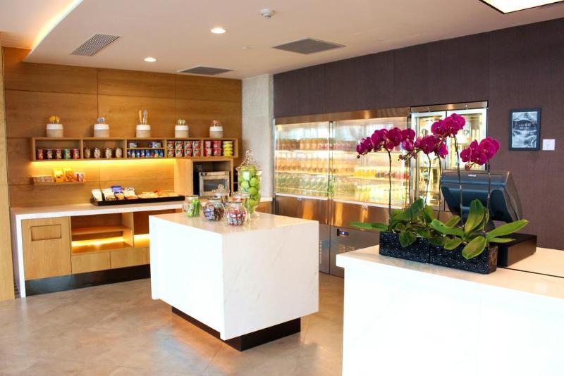 Hyatt Place Airport Hotel